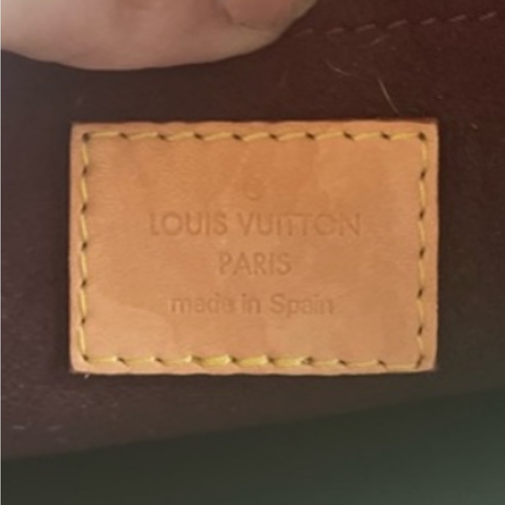 Louis Vuitton Montaigne GM Brown and Tan Monogram Tote with COA. - Picture 2 of 12